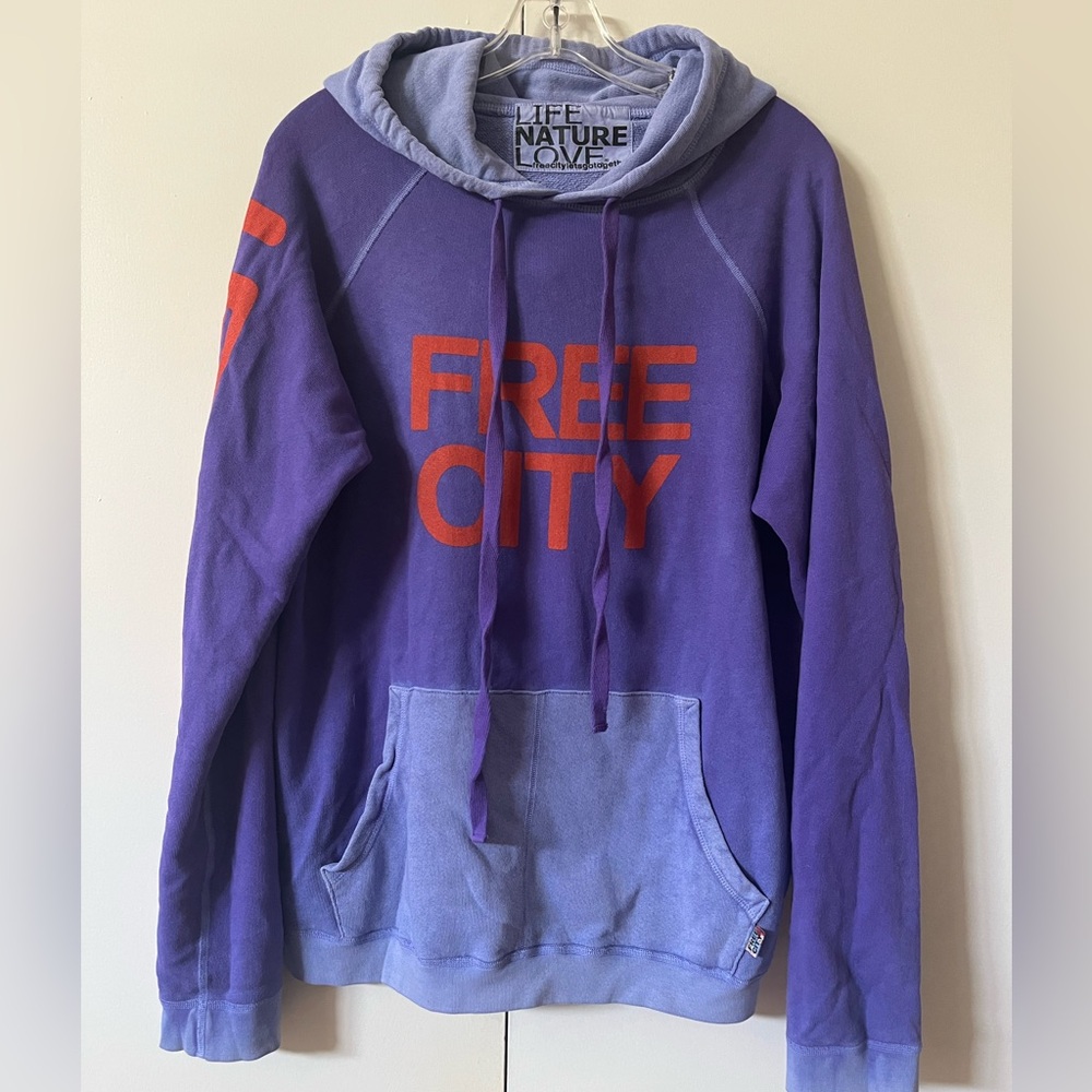 freecity Big Hoodie, Neighborhood